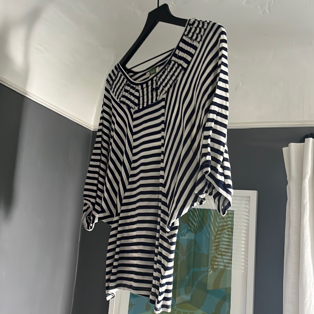 Navy and ivory stripped top 3/4 sleeve